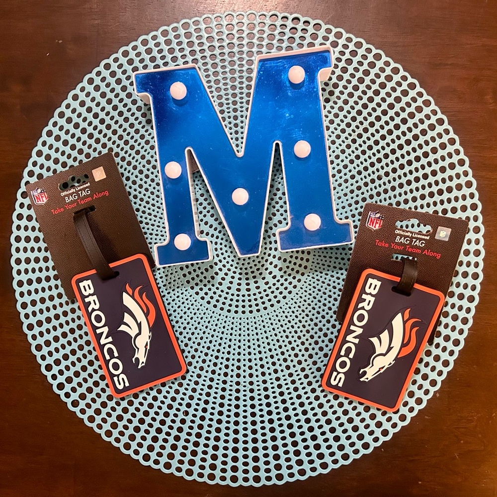 Set of 2 Broncos Luggage Tags, new